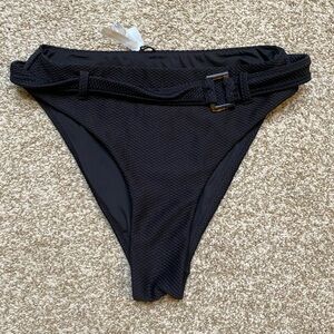 Bikini bottoms with buckle